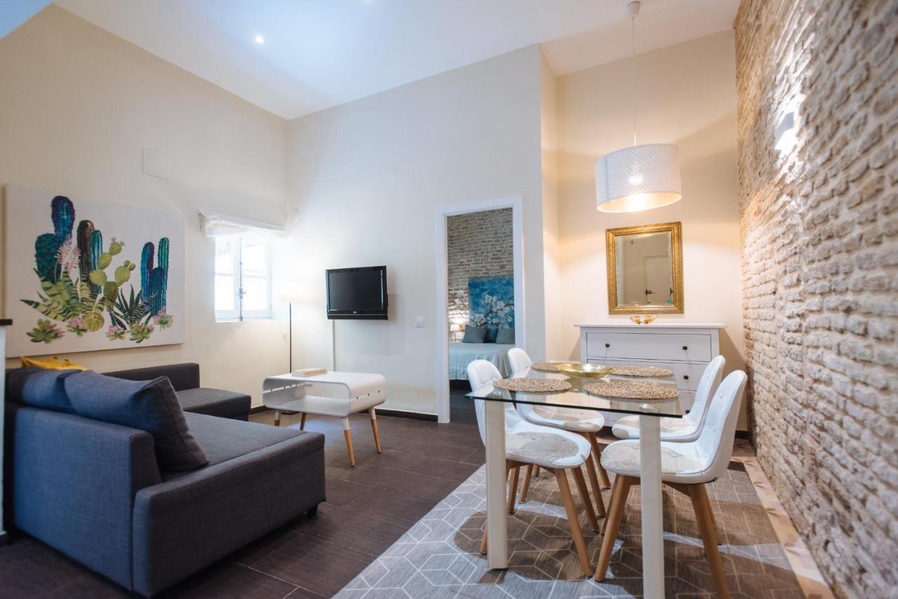 Cozy Apartment In House-Palace With Private Patio Seville Exterior photo