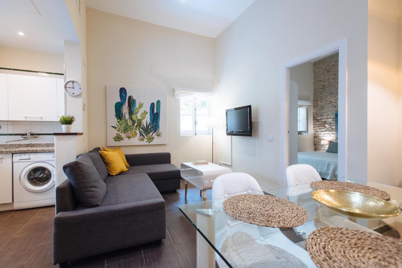 Cozy Apartment In House-Palace With Private Patio Seville Exterior photo